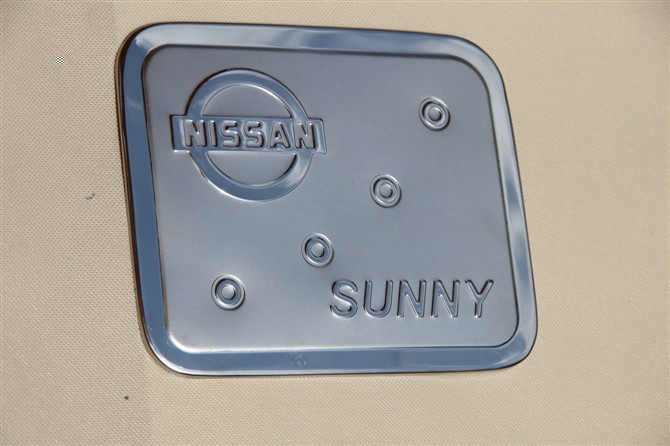 Sunny Gas tank cover