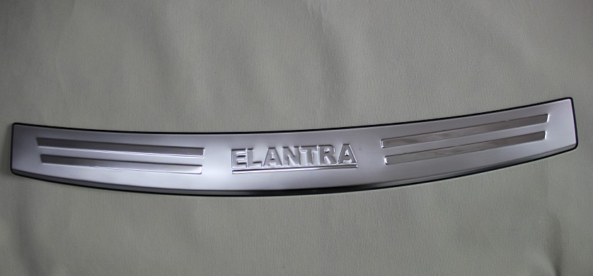 ELANTRA 2011 Rear bumper foot plate